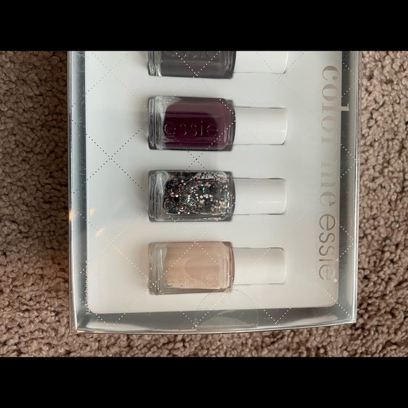 NWB Essie mini polish - Picture 5 of 5
